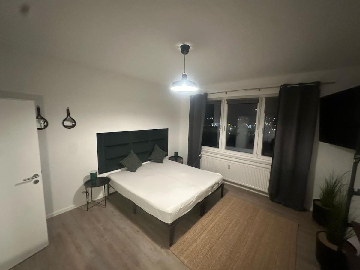 And Connection Apartment *