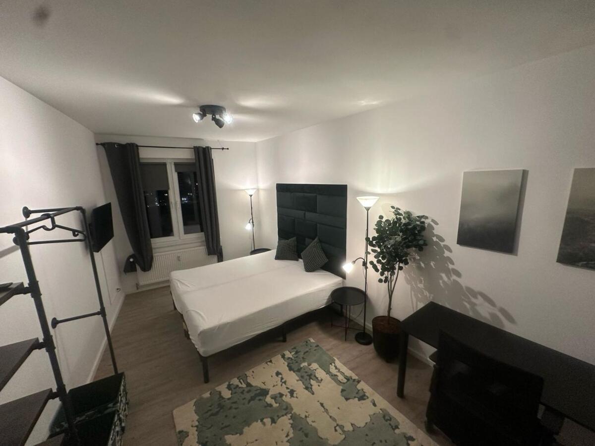 And Connection Apartment *
